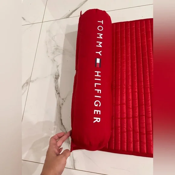 New Beach Pad Mat Tommy Hilfiger ￼ - Picture 3 of 6